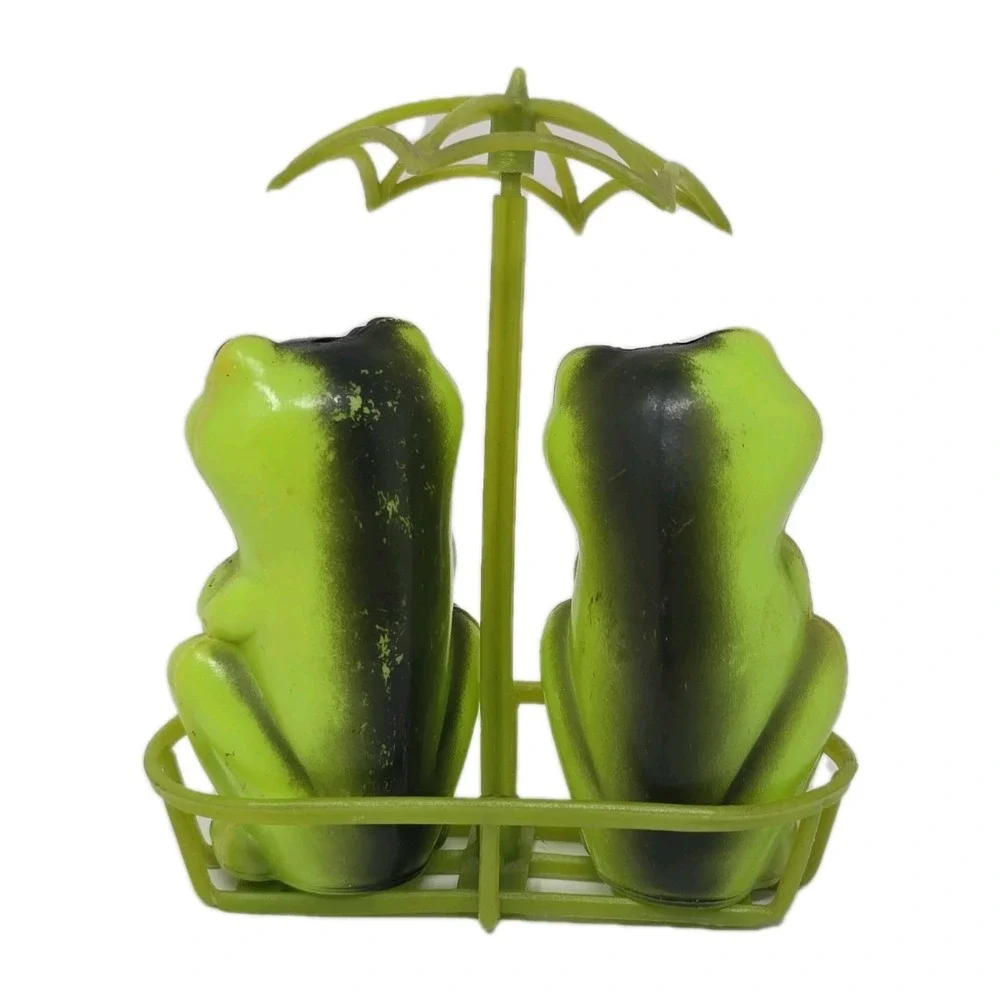 Vintage Salt & Pepper Shakers Plastic Green Frogs with Umbrella In Love Display
